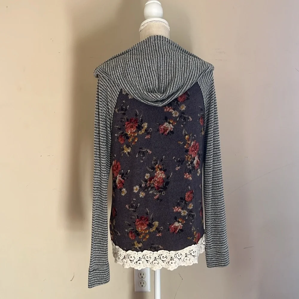 Rewind Women’s Floral Stripe Cozy Hoodie Size: L - Picture 2 of 5
